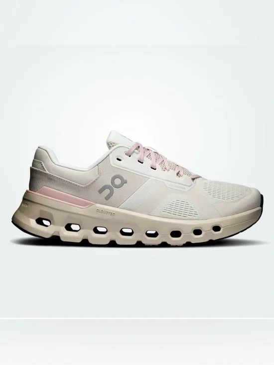 On Cloudrunner 2 - Picture 3 of 3